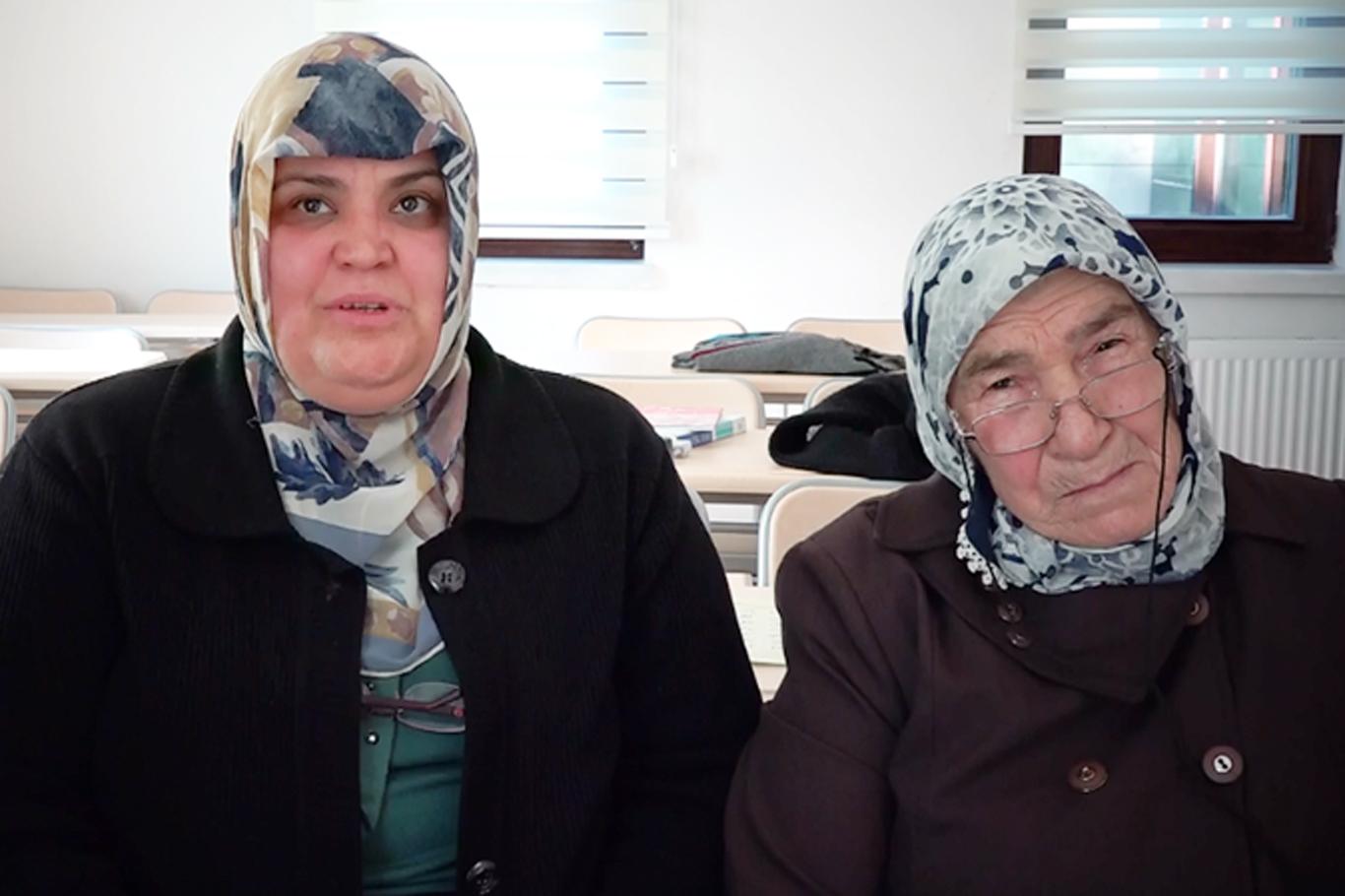 74 yaşındaki yaşlı teyzenin Kur'an okuma sevinci 74 yaşındaki yaşlı teyzenin Kur'an okuma sevinci
